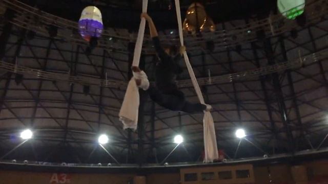 Splits | Aerial silks | шпагат на полотнах смотреть онлайн