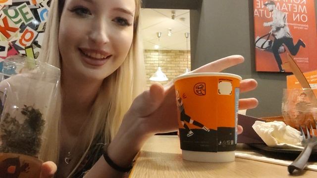 СИДИМ В ДОДО ПИЦЦЕ 🍕 ОБЗОР НА ДОДО 🙃 Разговариваем с вами 💕 любимые подписчики 🌈