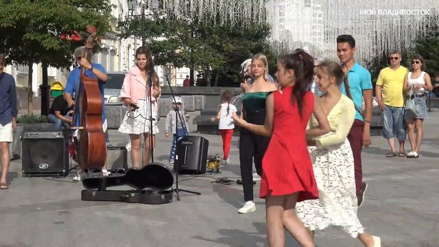 Владивосток уличные музыканты Dean Martin - Sway,Vladivostok street musicians (24 июля 2020). смотреть онлайн