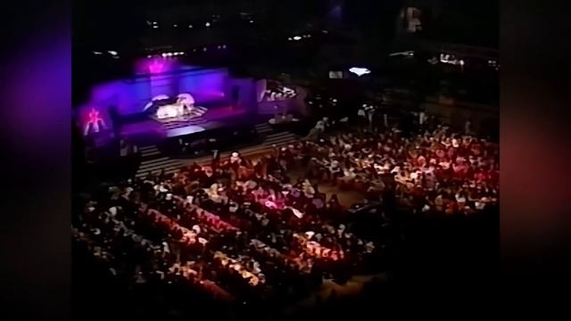 Selena Y Alvaro - Buenos Amigos (TMA) смотреть онлайн