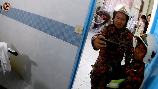 Sang Ular Mengganas / Ular Salah Masuk Rumah Taman Wins Park Lawas смотреть онлайн