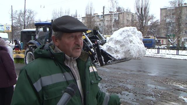 Кременчуг. Уборка остановок от снега смотреть онлайн