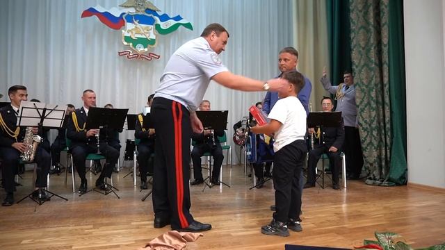 Роман Деев встретился с детьми сотрудников, погибших при исполнении служебных обязанностей смотреть онлайн