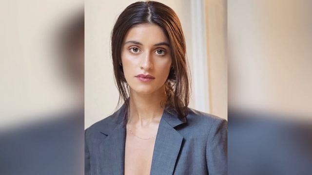 Anya Chalotra Biography, Height, Weight, Age, Net Worth, Education, Family