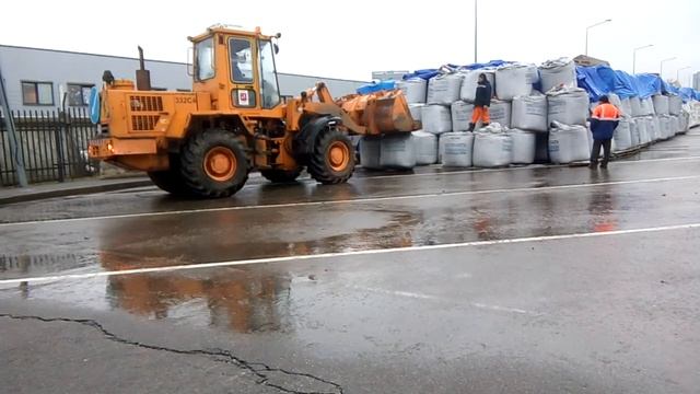 Погрузка реагента погрузчик амкодор))) смотреть онлайн