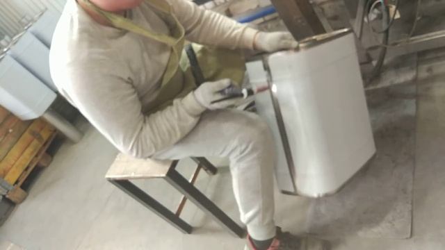 Как делают натрубные баки для банных печей. Производственный репортаж. смотреть онлайн