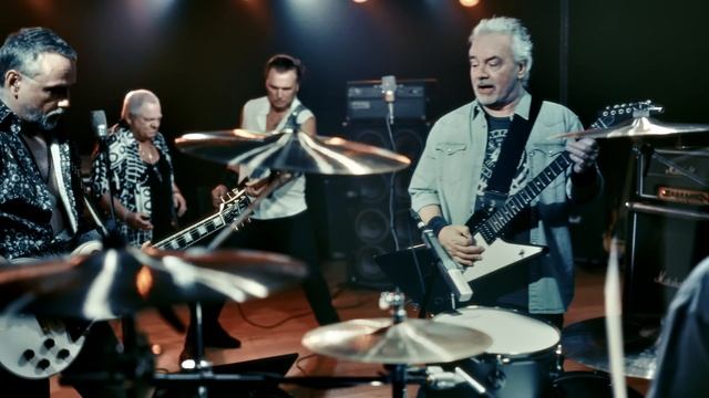 DIRKSCHNEIDER & THE OLD GANG - It Takes Two To Tango смотреть онлайн