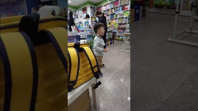 VLOG🇰🇷KOREA Бегаю по делам целый день 😎 Садик/Банк/Больница смотреть онлайн
