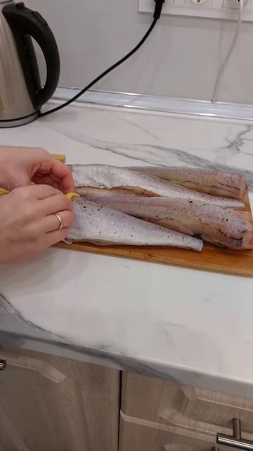 Минтай с лимоном - простой, быстрый, вкусный ужин!🐟 #рецепт #ппрецепт #быстрыйужин смотреть онлайн