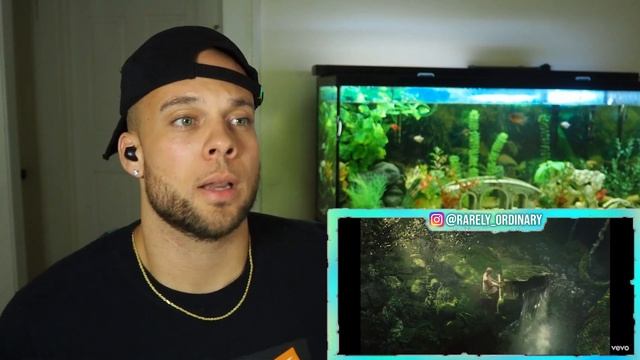 First time hearing Taylor Swift - Cardigan | REACTION VIDEO W/ Aaron Baker смотреть онлайн