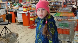 Наши будни.Топим баню.Ульяша зажигает.Сходили в центр.