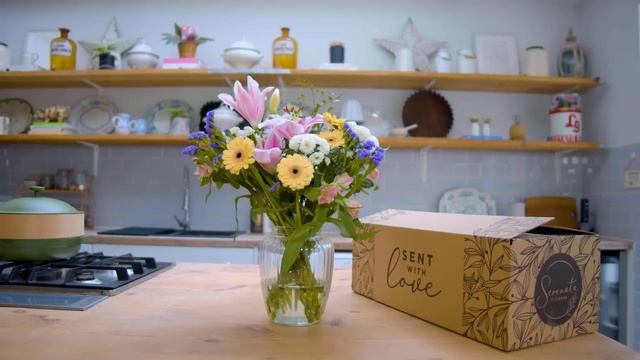 Say Happy Birthday with Gorgeous Fresh Flowers by Serenata Flowers®. смотреть онлайн