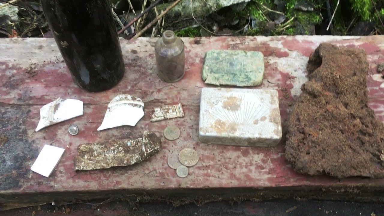 Находки под полом террасы старого дома: топор, портсигары, клейма на посуде, старая бутылка и прочее смотреть онлайн