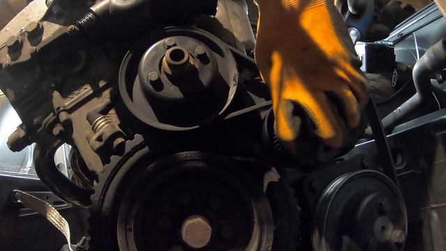 M50 Engine Maintenance - New Waterpump and Thermostat смотреть онлайн