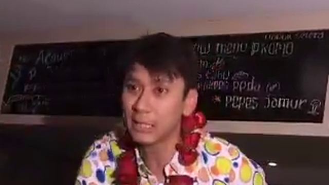 UPS SALAH - Vincent Mengajak Yati Pesek Untuk Foto Seksi.mp4.flv смотреть онлайн