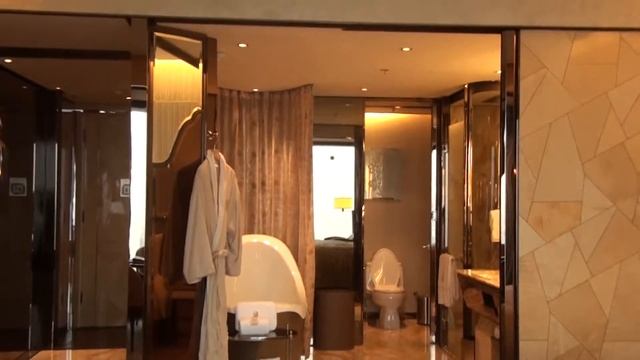 Hotel review - Ritz-Carlton Pudong Shanghai (room) смотреть онлайн