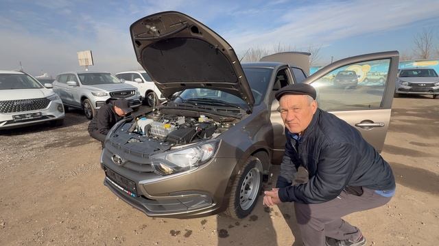 ТУ ГРАНТУ СВЕРХУ ИЗ БОЧКИ КРАСИЛИ, А ЭТУ ИЗ СЕРЕДИНЫ! Взяли самую доступную LADA GRANTA 2025 CLASSIC смотреть онлайн