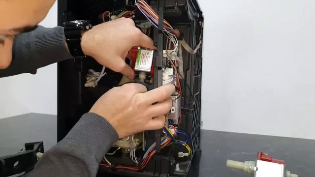 ❎De'Longhi Magnifica ECO❎Water Pump Replacement❎Înlocuire Pompă De Apă❎