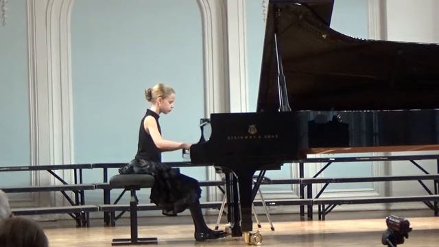 Anna Sadovaya (9y.o.) - Edvard Grieg - Wedding Day in Troldhaugen смотреть онлайн