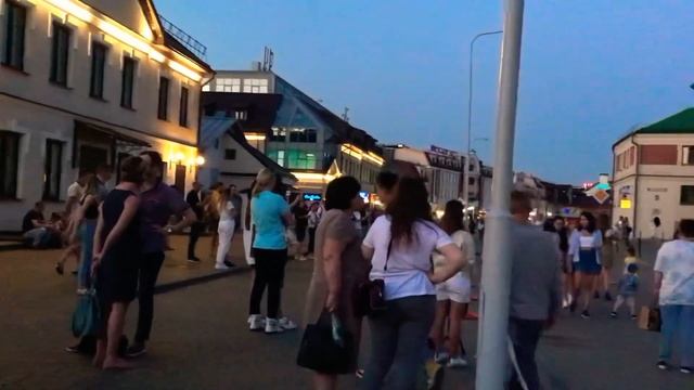 Минск Беларусь, улица Зыбицкая, тёплый июньский вечер смотреть онлайн