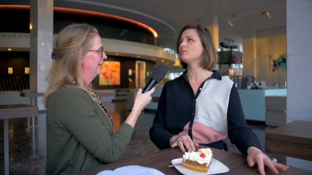 Interview Brigitte Heitzer - Bregje Boer Teksttovenaar | Parkstad Limburg Theaters смотреть онлайн