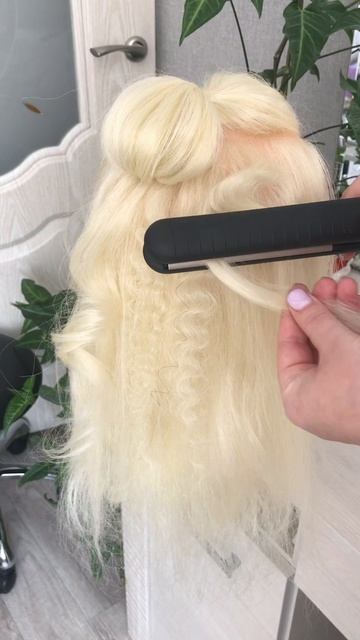 Накрутка волос на утюг. смотреть онлайн