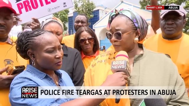 POLICE FIRE TEARGAS AT PROTESTERS IN ABUJA смотреть онлайн