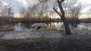 стройка веранды и установка сетки в садок для разведения рыбы
