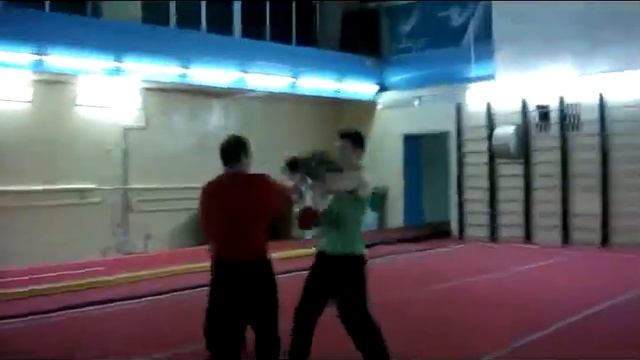 Тренировка в перчатках 02.03.2013г Вин Чун  Луганск