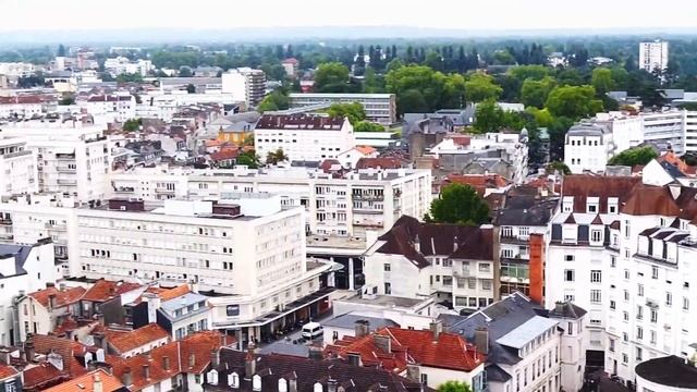 Pau, France. Drone view with DJI MAVIC MINI (edited by Davinci Resolve) смотреть онлайн