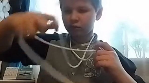 Фокус нитка через шею