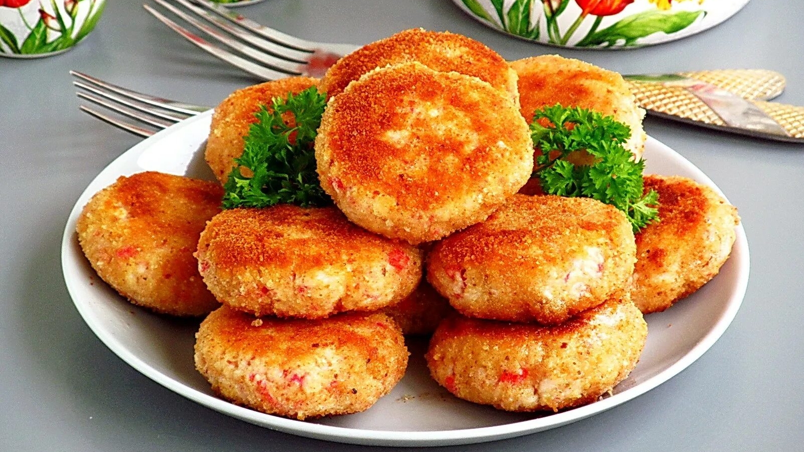 КОТЛЕТКИ ИЗ КРАБОВЫХ ПАЛОЧЕК С СЫРОМ смотреть онлайн