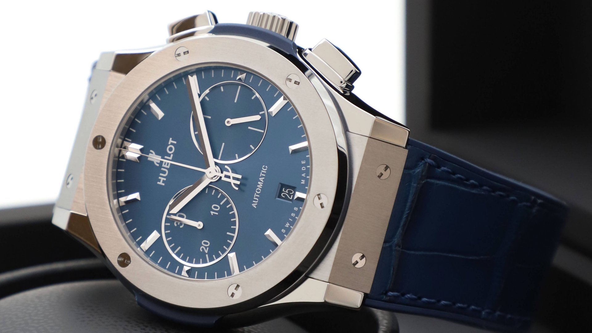Hublot Classic Fusion Blue Chronograph Titanium 45 mm 521.NX.7170.LR смотреть онлайн