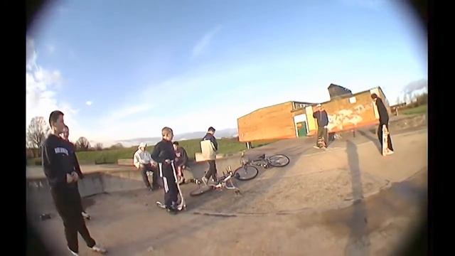 Monk, Cates, Nicolson - Harlow's other Paddling Pools - Dicking about, Jan 2001 Essex Skateboarding смотреть онлайн