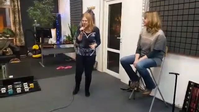 Урок вокала в школе вокала Влад смотреть онлайн