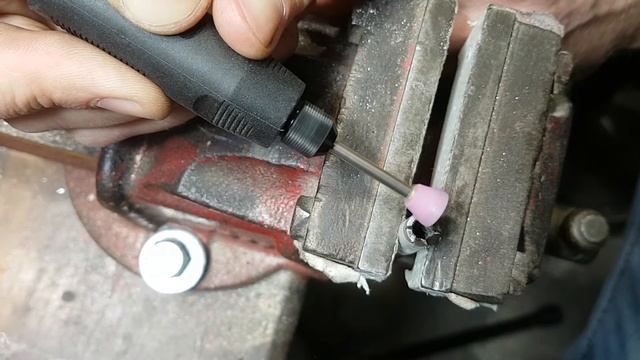 How To Remove a Broken Guitar Screw смотреть онлайн