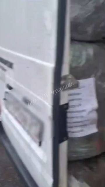 Кадры передачи очередной партии гуманитарного груза. смотреть онлайн