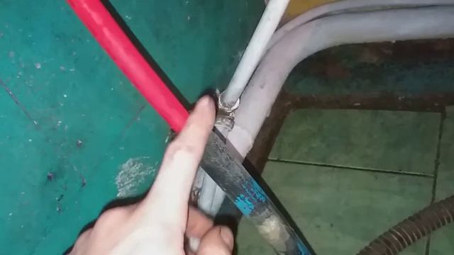 Як протягнути водопровідну трубу в трубу смотреть онлайн