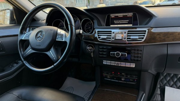 Mercedes Benz E-Class 2013 2.0AT