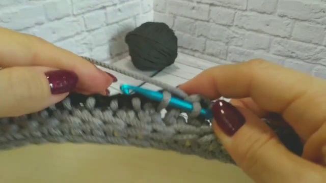 Корзинка тунисским двухцветным узором (архив) смотреть онлайн