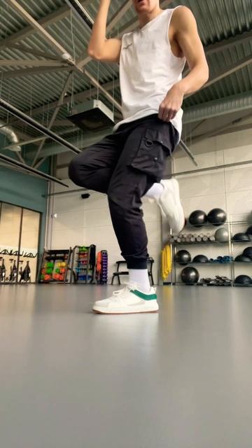 Shuffle dance tutorial - Как научиться танцевать Шаффл смотреть онлайн