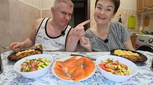 Мукбанг я ПРОДАВИЛА Вована и он согласился на все мои УСЛОВИЯ! Какие ПЛАНЫ?! Семейный ужин в России