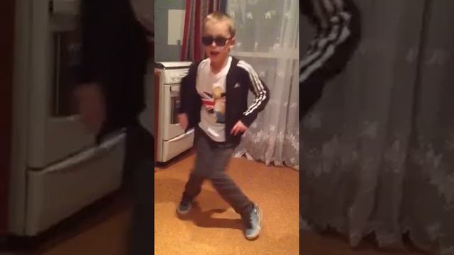 Танцы на кухне!Ууу! Стас Кольцов смотреть онлайн