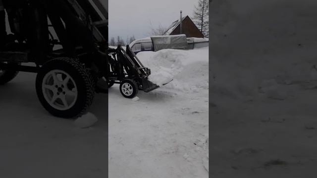 Самодельный минипогрузчик.Загрузка прицепа снегом. смотреть онлайн
