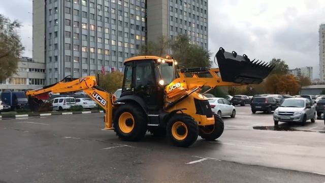 Новенький экскаватор-погрузчик JCB 3CX в автопарке МосТрансАренда смотреть онлайн