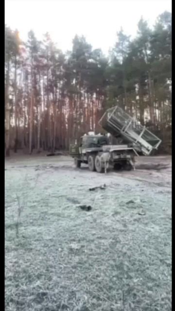 Эпичные кадры стрельбы РСЗО 9К55 «Град-1». смотреть онлайн