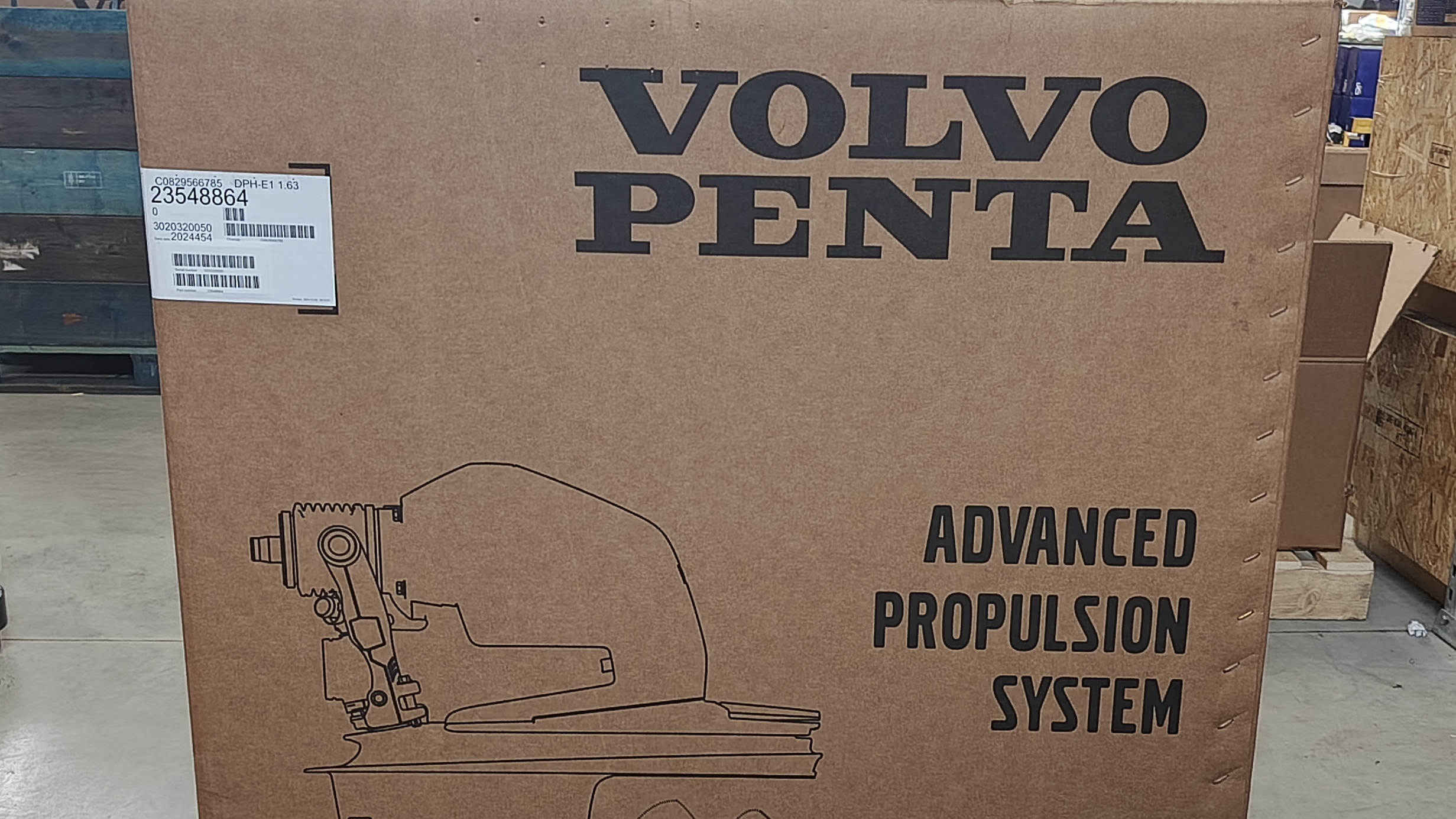 Распаковка угловой колонки Volvo Penta DPH-E 1.63 смотреть онлайн