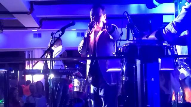 alex bueno en vivo desde Boston, Massachusetts. Rony padilla смотреть онлайн