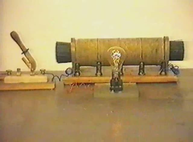 Физика. Опыты. Электричество и магнетизм. Магнитостатика. Экстратоки размыкания смотреть онлайн