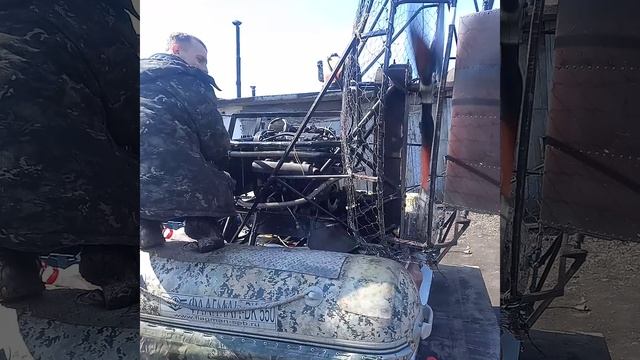 самодельная лодка на воздушной подушке.